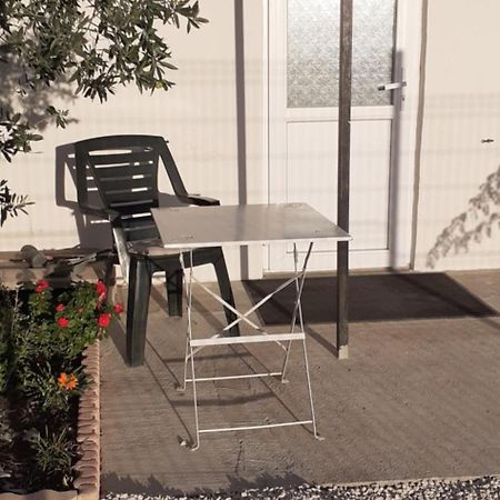 Mas Vincent Apartment La Fare-les-Oliviers Ngoại thất bức ảnh